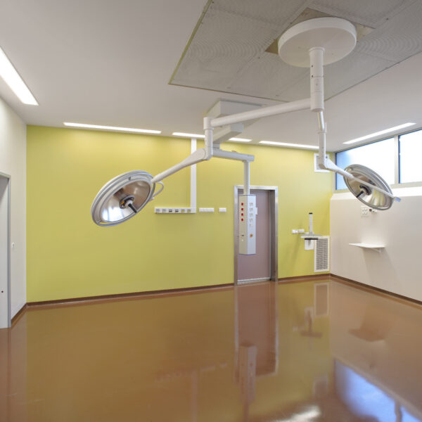 salle d'opération Hôpital Louis Mourier
